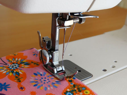 closeup machineneedle