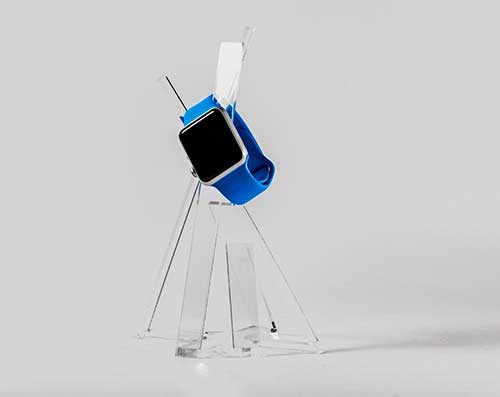 clynk sufixe watch stand acyrlic