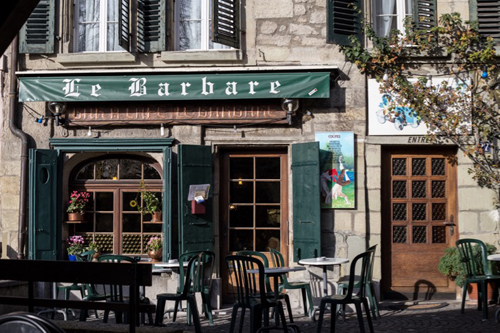 Barbare outside